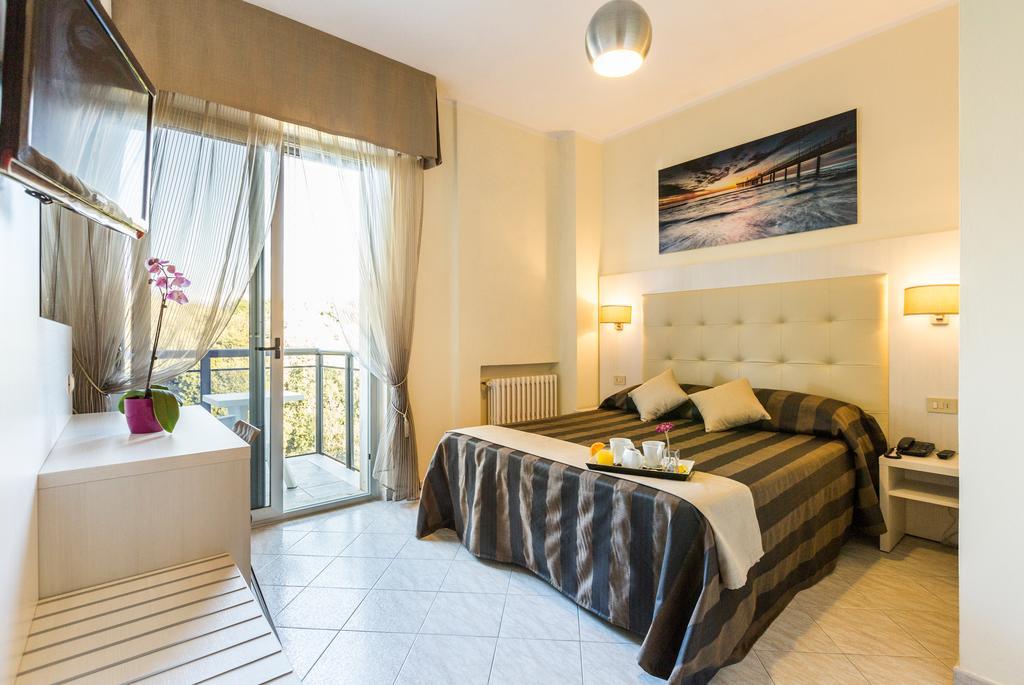 Hotel King Марина-ди-Пьетрасанта Экстерьер фото